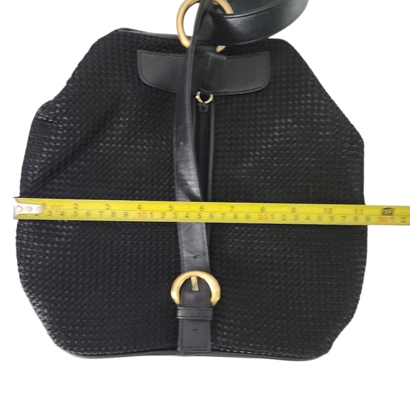 MONDANI New York Black Sling Backpack - Picture 10 of 13